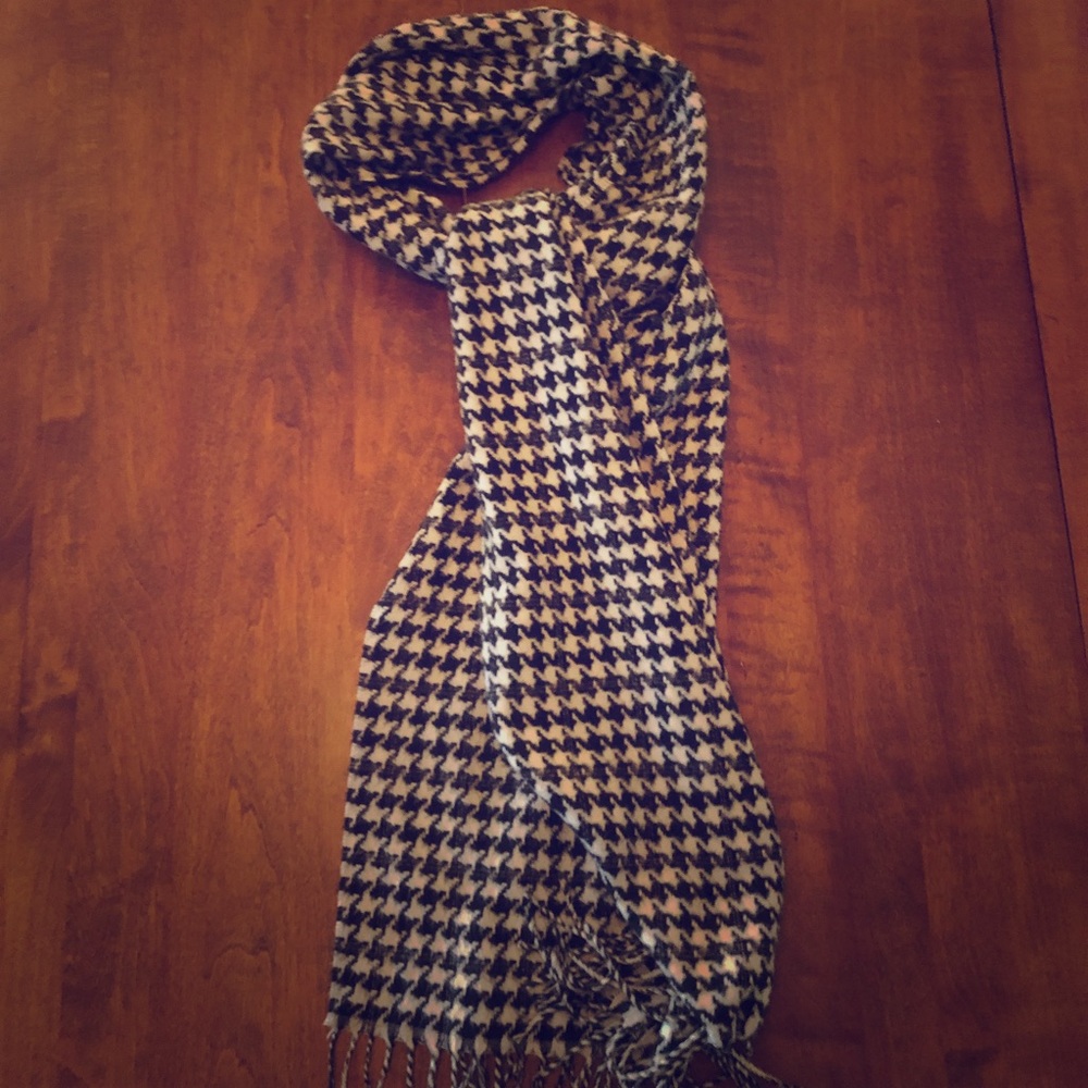Houndstooth scarf